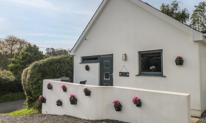 Wiseman's Bridge Apartment | Cwtch Apartment - Pen Coed