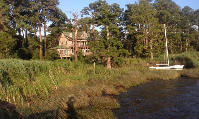 Kitty Hawk Bed & Breakfast | Cypress Moon Inn