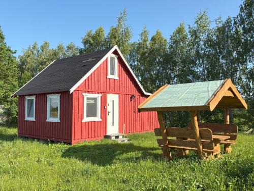 Dzwierzuty Villa | Czerwony domek w Słońcu Mazur