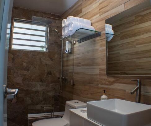 Hoyo Mulas Apartment | D'gianna's House Apt-WIFI close to Airport /Beaches/Rainforest