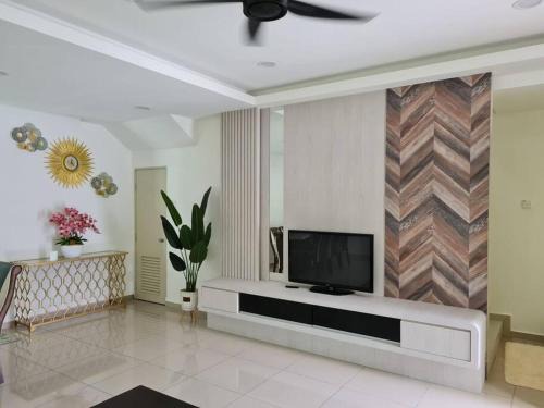 Kluang House | D'has Homestay, Tmn Seri Impian, Kluang, Johor