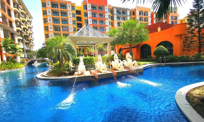 Na Chom Thian Apartment | D14 Venetian Condo Resort Pattaya Pool Connected Netflix