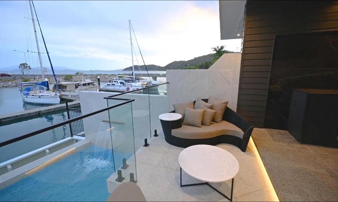 Nelly Bay House | Dacha on Maggie No#1 OPULENT AND LUXURIOUS