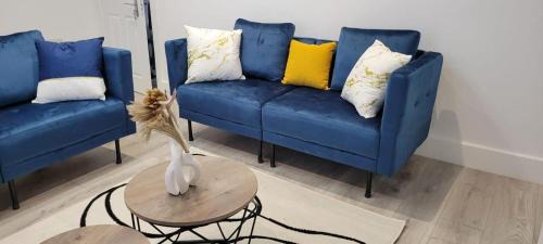 River House | Dagenham - House - Sleeps 4 - Garden - City Centre
