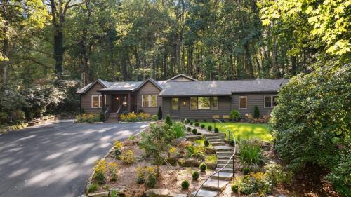 Highlands House | Dahlia House, 5 BDRM, Walk to town