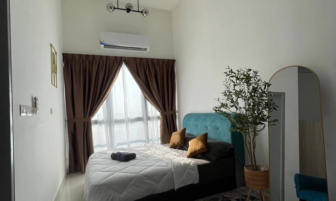 Kota Warisan Apartment | Dahlia Suite KLIA in enchanting Sepang with WiFi, Netflix, AC, Swimming Pool,Gym