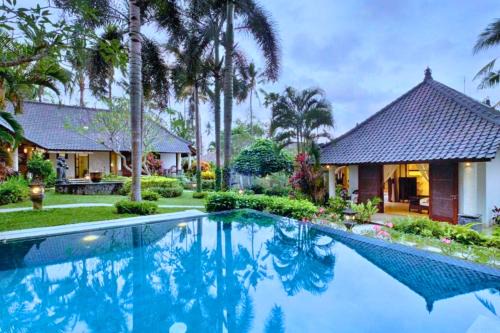 Blahbatuh Villa | Damian 4 BR Pool Villa Garden JU24