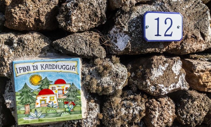 Pantelleria House | Dammuso i Pini di Kaddiuggia (CIR19081014C224053) & Dammuso di Mena (CIR 19081014C224052