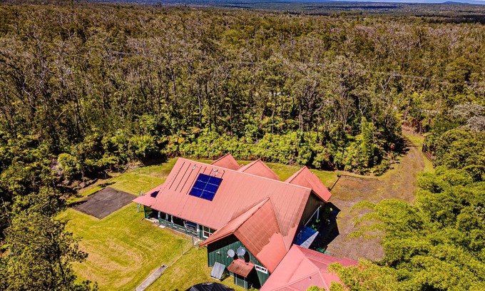 Royal Hawaiian Estates House | Dancing Ferns in Volcano, Hawaii