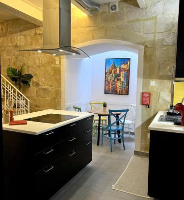 Floriana House | Dar Il-Ħnejja - Character Home close to Valletta