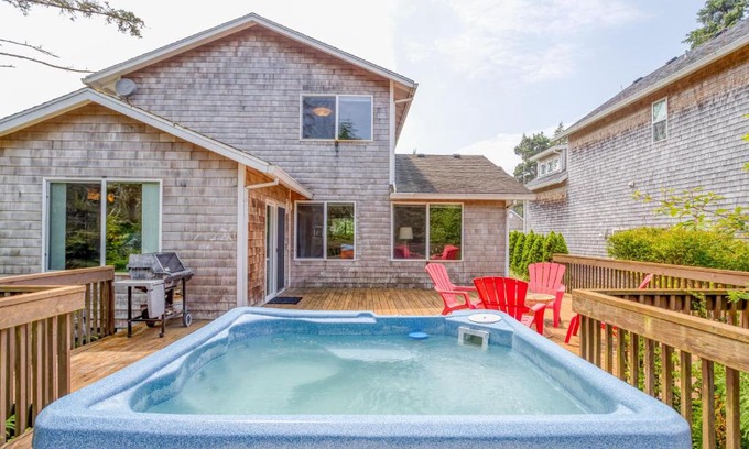 Rockaway Beach House | Daras Beach House - Meredith Lodging