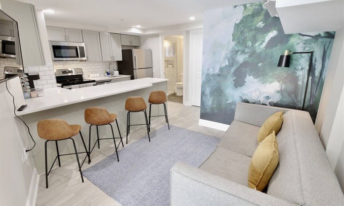 Hill East Apartment | Darling Apartment in Capitol Hill - TWO min to Metro!
