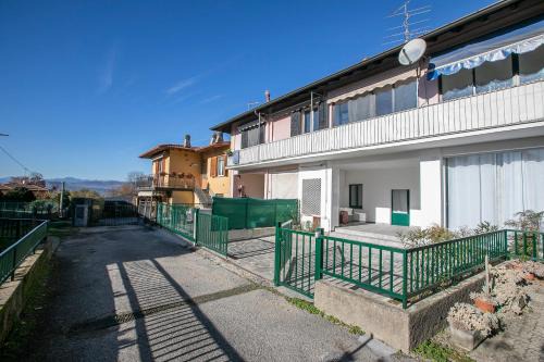 Cadrezzate Apartment | Darma's House 3 minutes from Monate lake - Happy Rentals