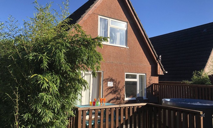 St. Ann's Chapel Cottage | DARTMOOR VALLEY LODGE 10, pet friendly, with pool in Gunnislake