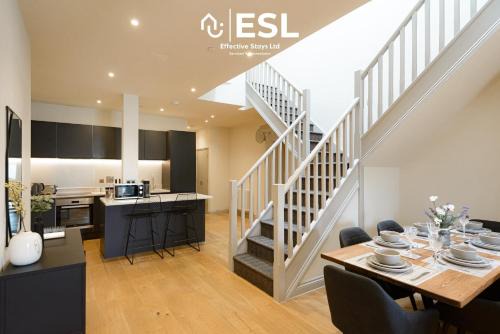 Shrewsbury Apartment | Dashing 2 Bedroom Duplex Apartment, Free Parking