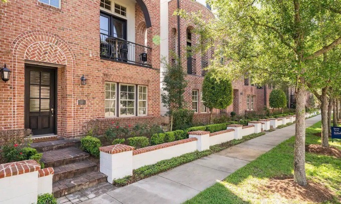 East Downtown Houston House | Davios Downtown Houston