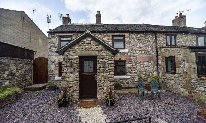 Middleton Cottage | Dawn Cottage Quaint 3 bedroom cottage in Middleton by Wirksworth