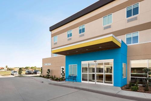 Beaumont Hotel | Days Inn by Wyndham Beaumont West I-10 Walden