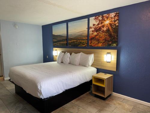 Sugar Creek Hotel | Days Inn by Wyndham Charlotte University