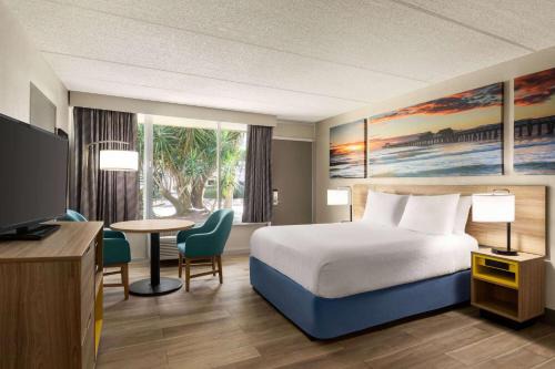 Avon By The Sea Hotel | Days Inn by Wyndham Cocoa Beach Port Canaveral