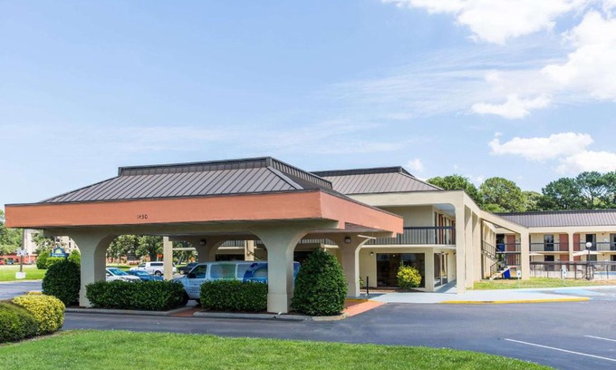 Norfolk - Virginia Beach Hotel | Days Inn by Wyndham Norfolk Airport