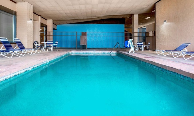 Clovis Hotel | Days Inn & Suites by Wyndham Clovis