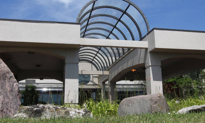 Rochester Hills Hotel | Days Inn & Suites by Wyndham Rochester Hills MI