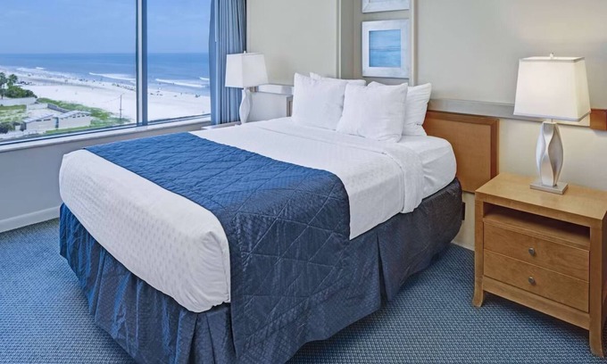 Daytona Beach Hotel | Daytona's Best Kept Secret! Full Kitchen, Outdoor Pool, Free Parking!