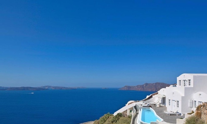 Oia Villa | Dazzling Santorini Villa | 3 Bedrooms | Villa Il Vento | Heated infinity pool |.