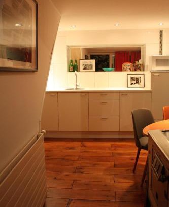 Turnhout House | De Buitenmuur - Vintage Suite & Bohemian Loft, elk met Privé-ingang en Jacuzzi