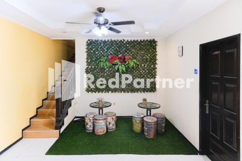 Surabaya House | Dea Homestay Syariah at Kertomenanggal Surabaya Mitra RedDoorz