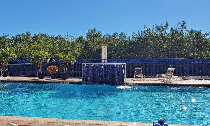 Cearra Del Ray Condo | DEALS SUMMER NO DRIVE BEACH VIEWS OF OCEAN, POOLS, AMENITIES GALORE, PETS