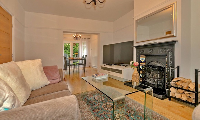 Solihull House | DeBarnes House