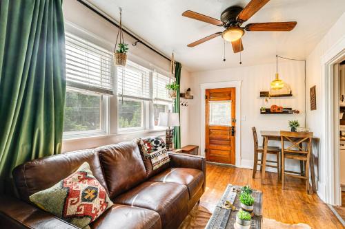 Manitou Springs Apartment | Deck and Fire Pit Manitou Mountain Retreat