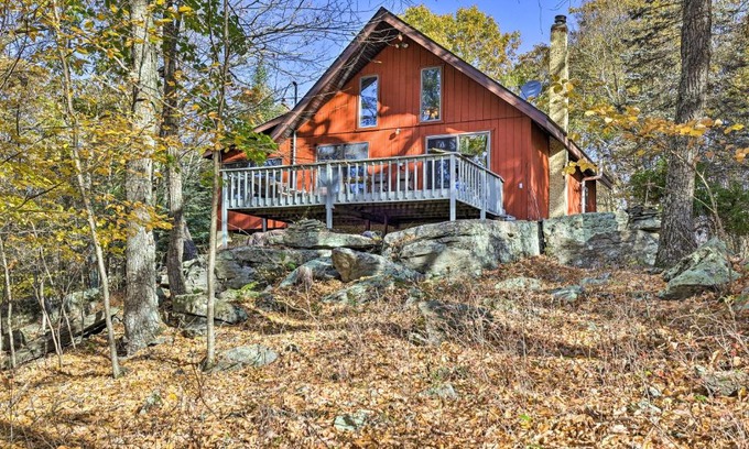 Cresco House | Deck and Forest Views Secluded Cresco Cabin!