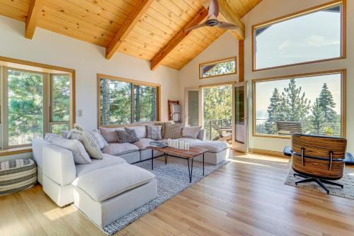 Incline Village House | Decks and Lake Tahoe Views Secluded Mtn Cabin!