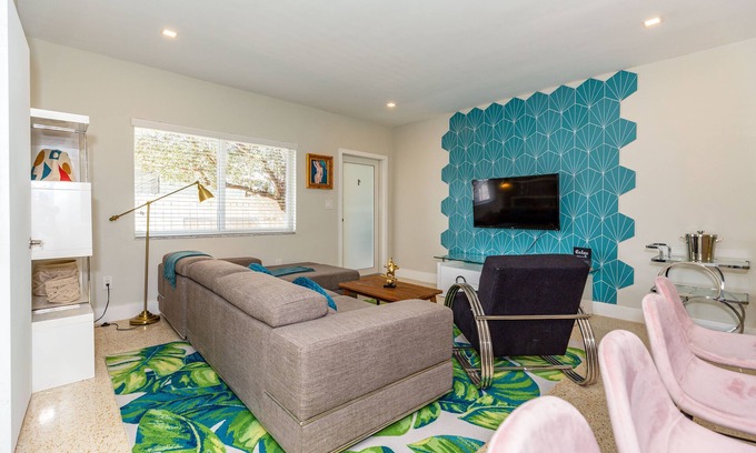 Surfside Apartment | Deco Drift 2 bedroom Apartment