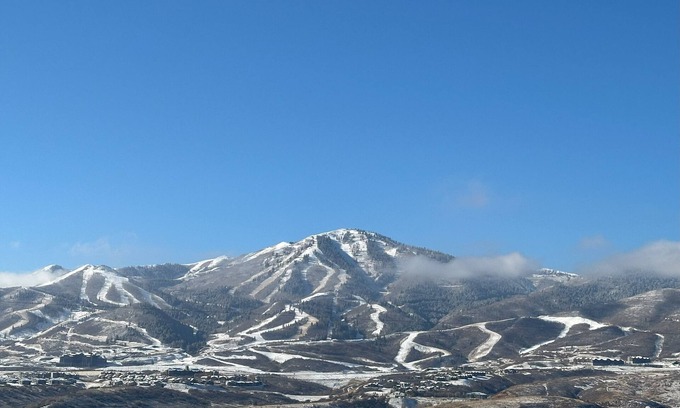 Hideout House | DEER VALLEY SKI AND LAKE JORDENELL activities: Ski, Golf, Boating, Concerts,+