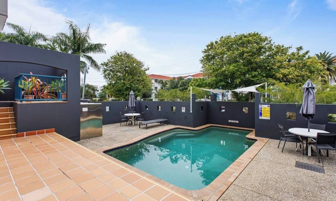 Surfers Paradise Apartment | Deja Blue Sunny Surfers Getaway on Chevron Island