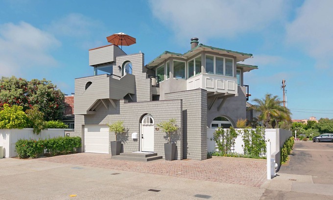 Del Mar House | Del Mar Beach House, Gated, Secluded, Pristine. Adjacent to the Beach.