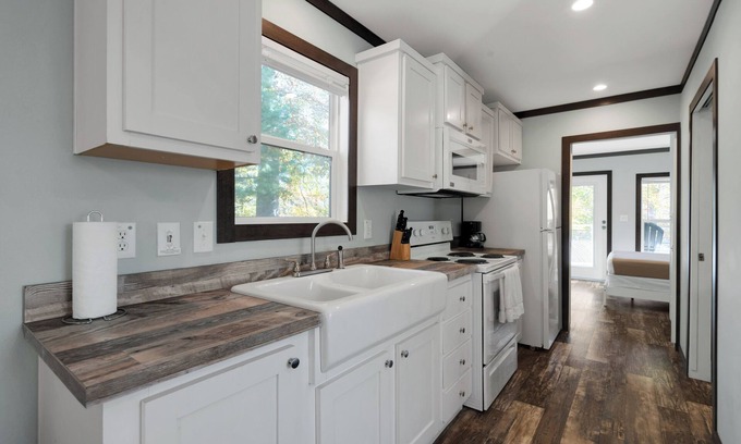 Jamestown Cabin | Delightful 1-Bedroom Tiny Home 1/2 Mile from Marina and Boat Ramp #407!