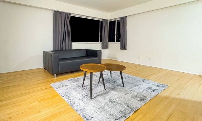 West End Apartment | Delightful 3-bedroom apartment with WiFi in Vancouver