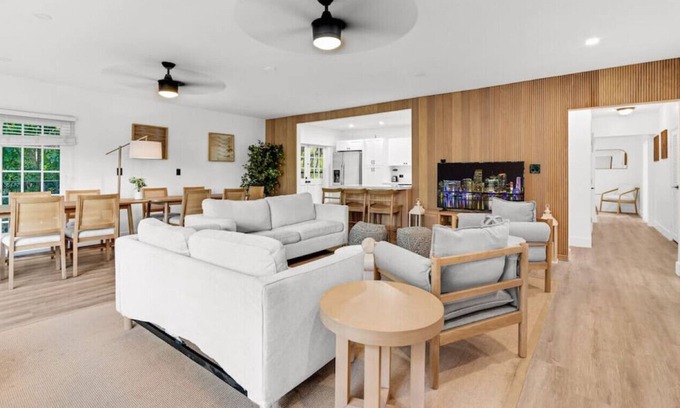 Northeast Coconut Grove Apartment | Delightful 4B Apart w/PoolGarden