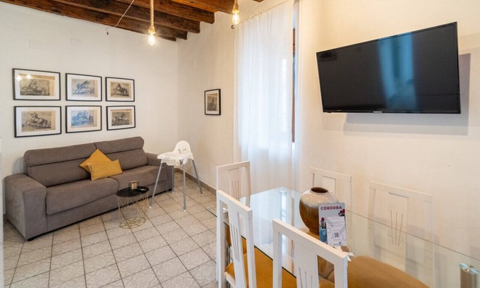 San Francisco-Ribera Apartment | Delightful Apartment Steps from Cordoba's Wonders