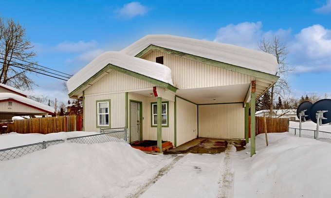 Northeast Anchorage House | Delightful mountain-view retreat with spacious deck & jetted tub - dog-friendly