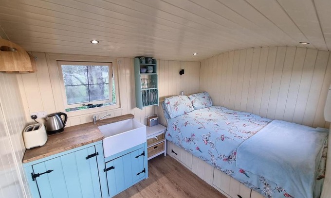 Sidlesham Apartment | Delilah the shepherd's hut