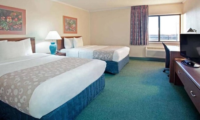 Indianapolis House | Deluxe 2 Queen Bed Non-Smoking
