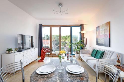 Jaffa Apartment | Deluxe 2BR Apt w Pool in Historical Jaffa with Shelter by Sea N' Rent