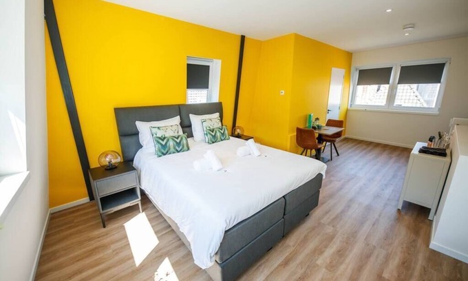 's-Hertogenbosch Apartment | Deluxe 35m2 City Center Studio with Views (DB-6-C)