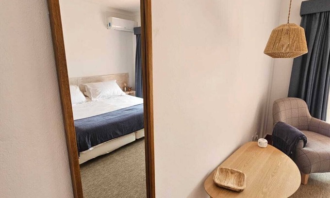 Almeirim Apartment | Deluxe One-Bedroom Apartment with Garden View